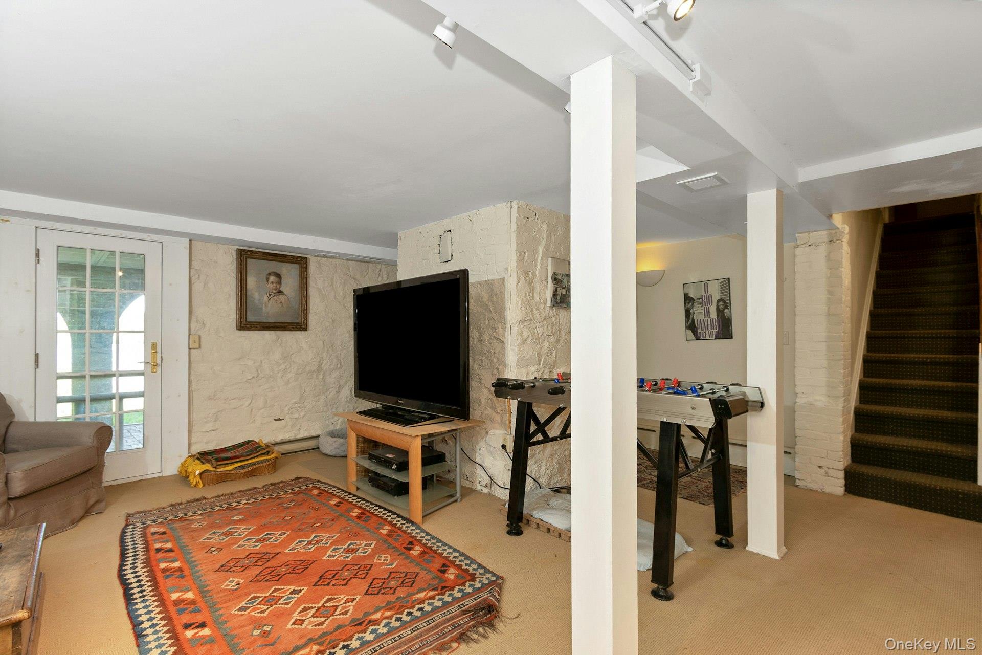 34 Lawrence Lane Property Photo 29