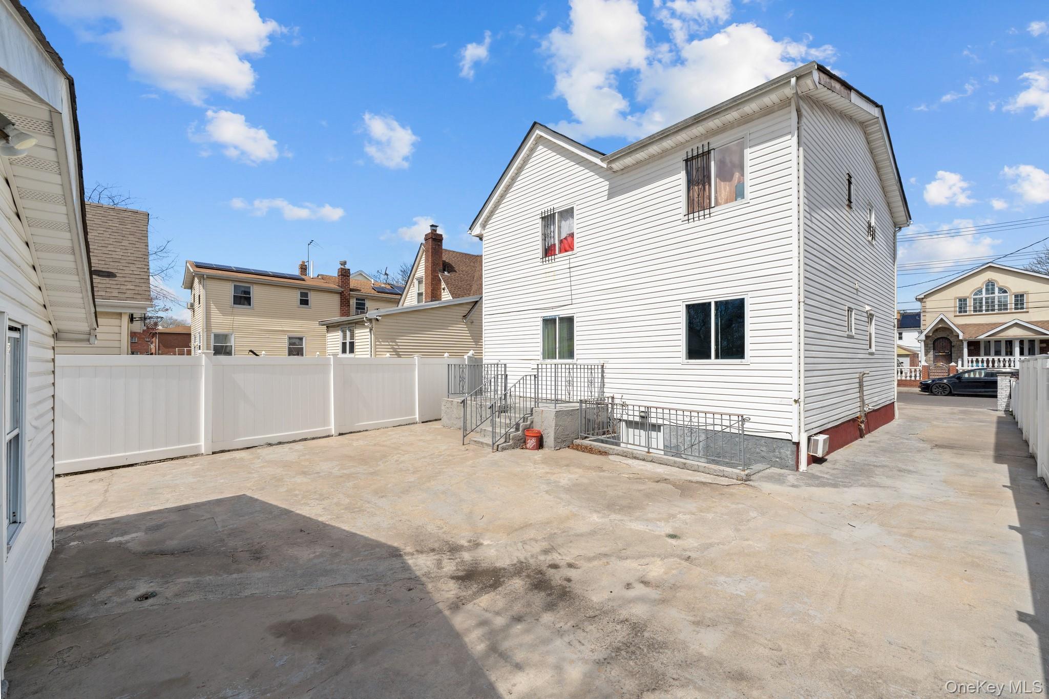 16934 144th Road Property Photo 4