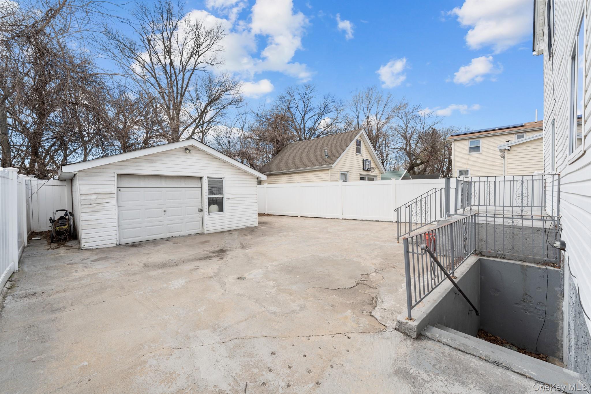 16934 144th Road Property Photo 6