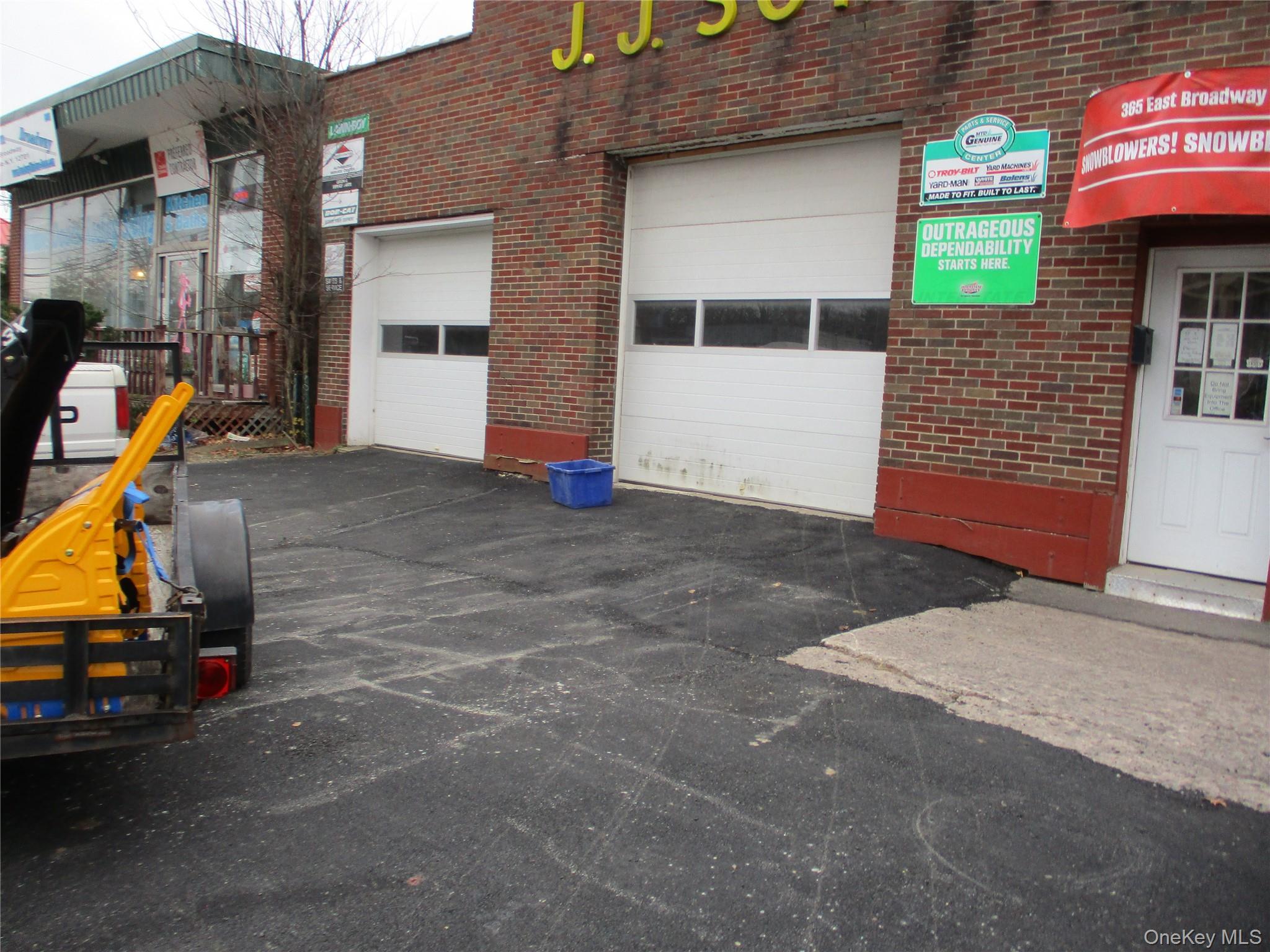 365 E Broadway Property Photo 1