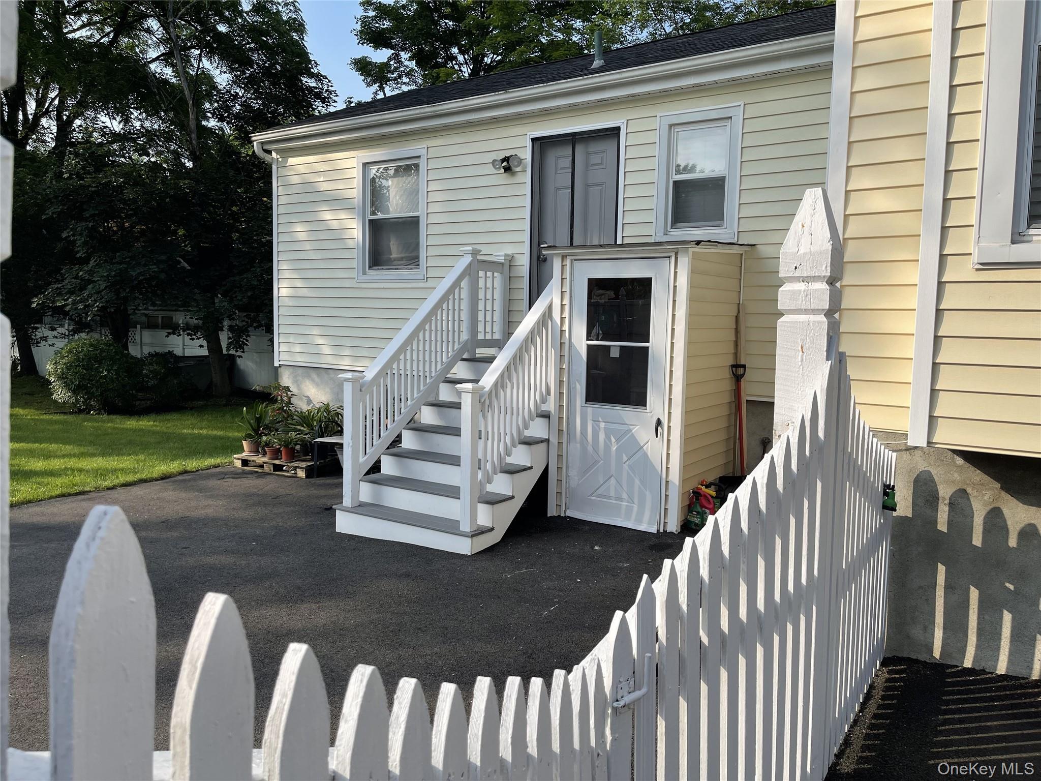 73 S Bedford Road Property Photo 4