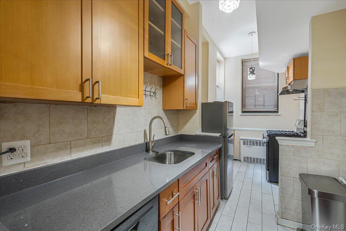 67-35 Yellowstone Boulevard 1j Property Photo 4