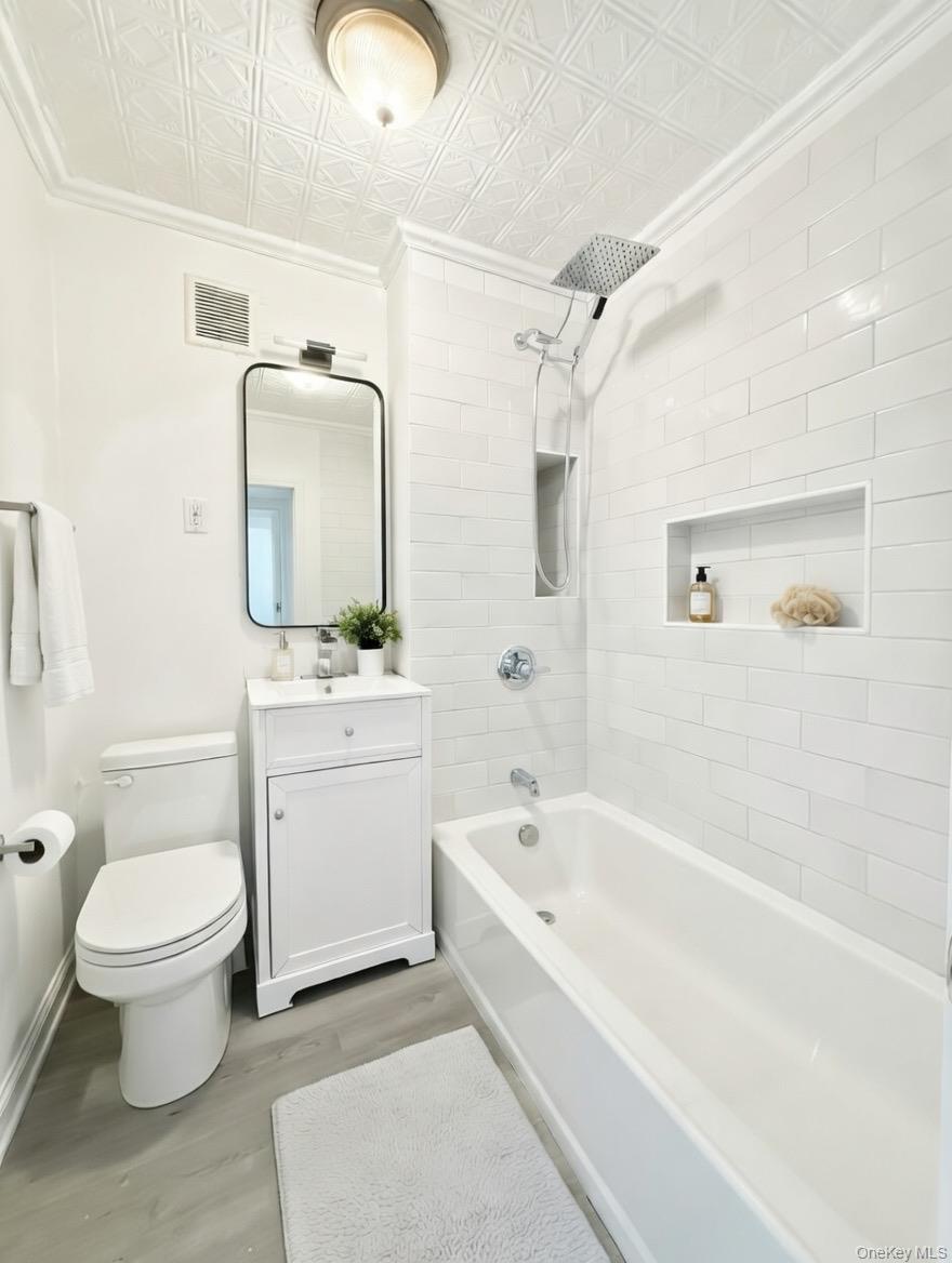 611 Saint Lawrence Avenue 2 Property Photo 6