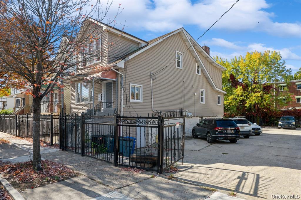 611 Saint Lawrence Avenue 2 Property Photo 9