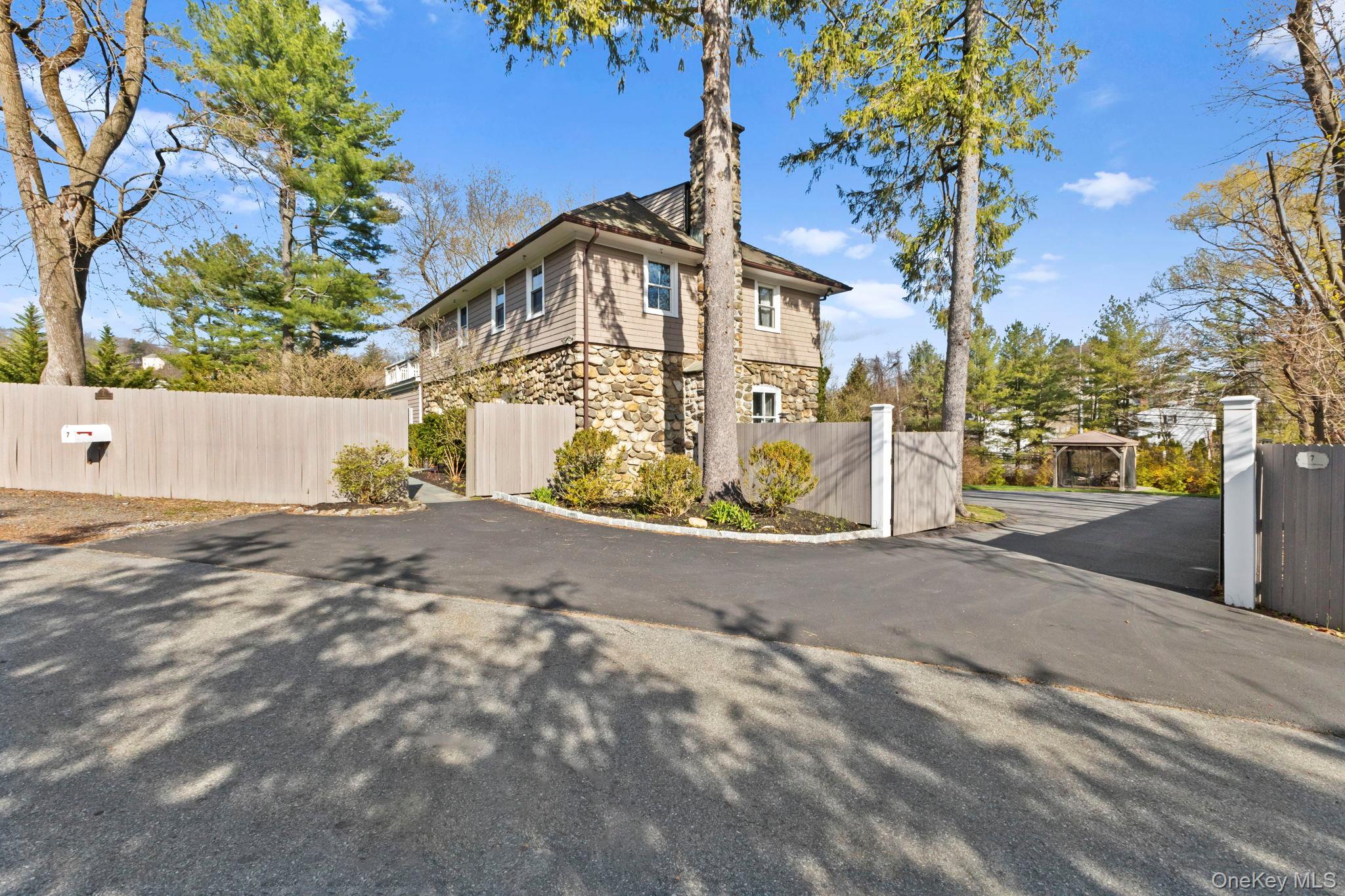 7 Rolling Hills Road Property Photo 2