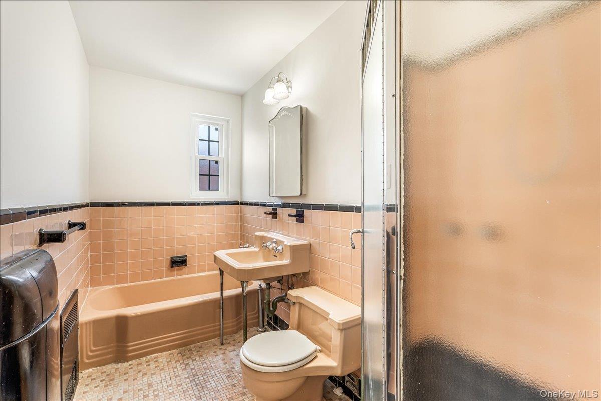 366 Stewart Avenue C4 Property Photo 18