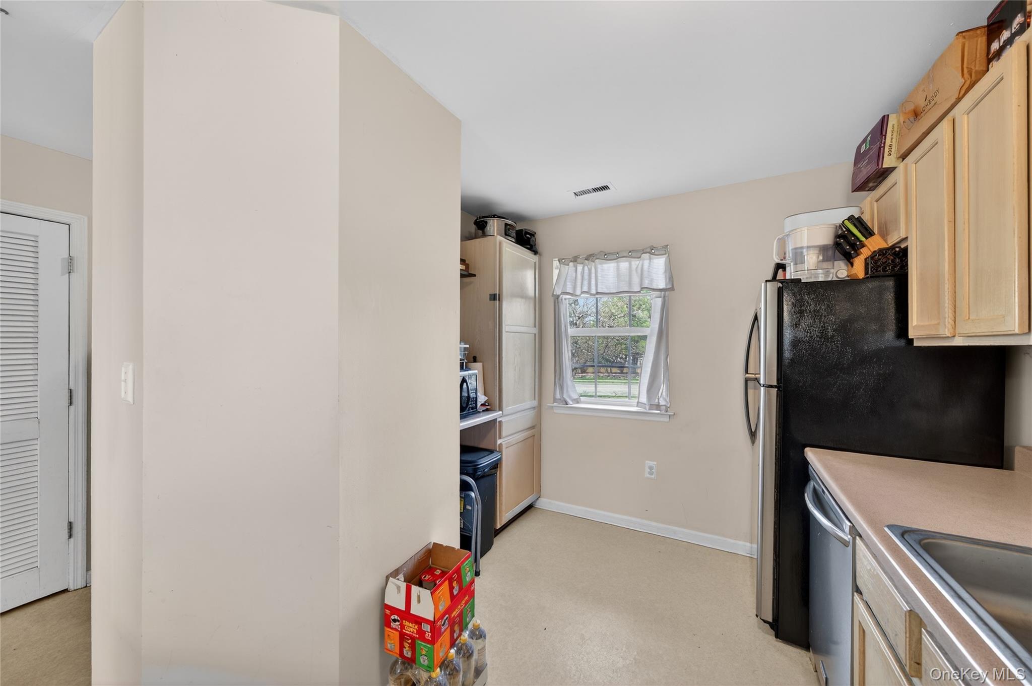 83 Lois Lane Property Photo 11