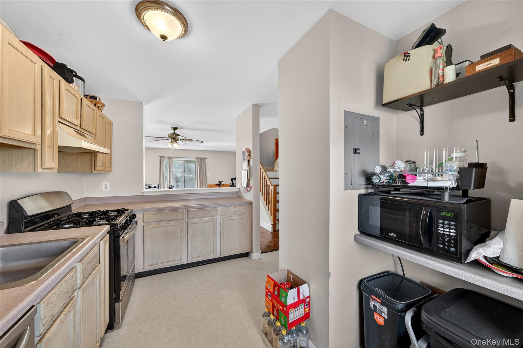83 Lois Lane Property Photo 13