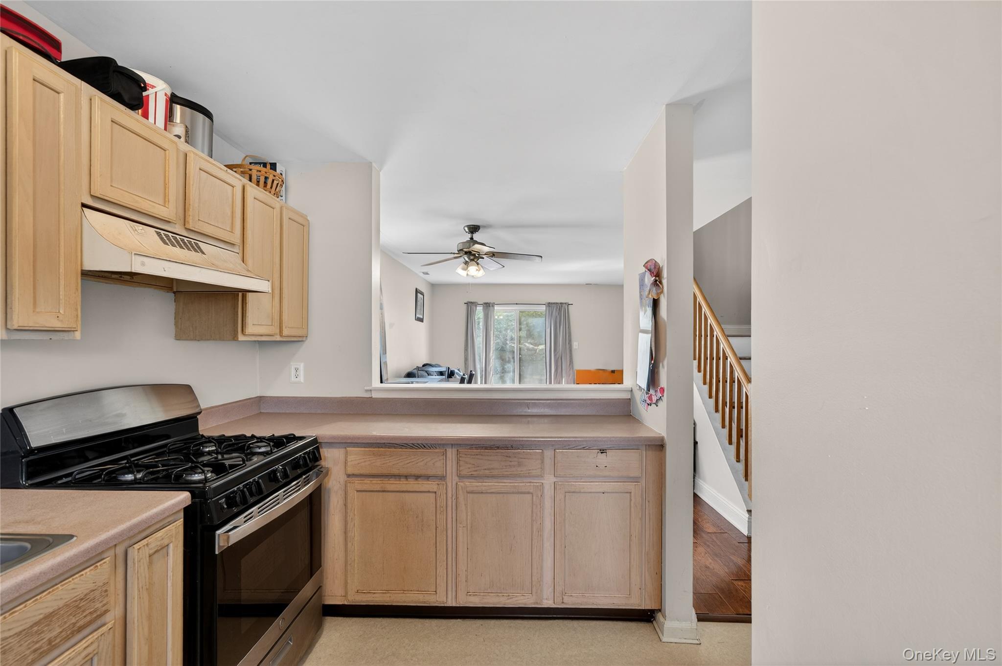 83 Lois Lane Property Photo 14