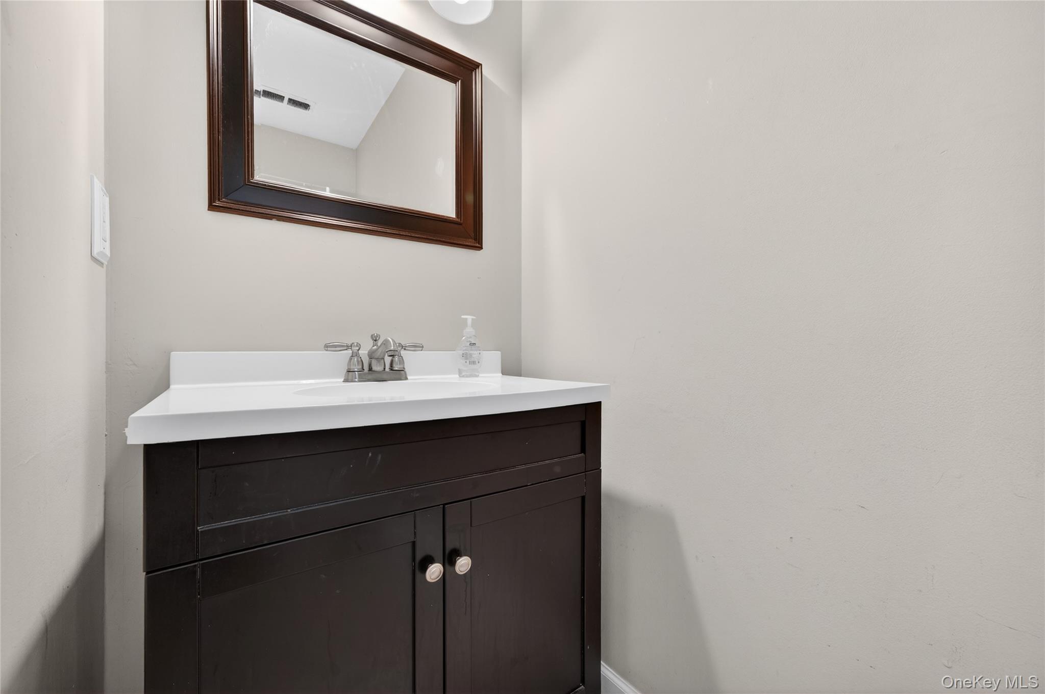 83 Lois Lane Property Photo 15
