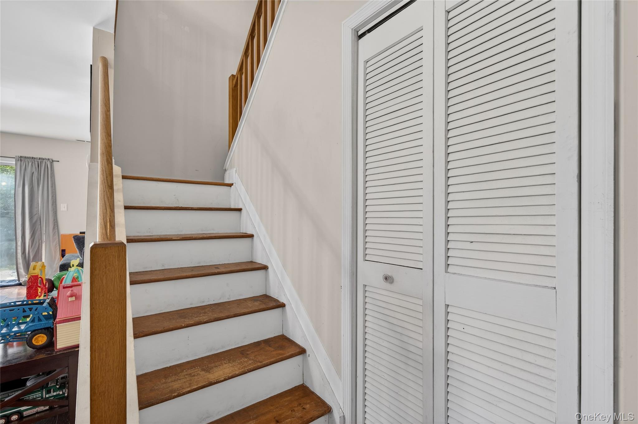 83 Lois Lane Property Photo 17