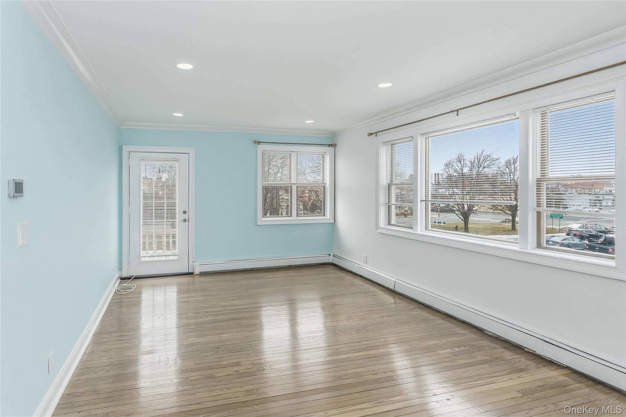 325 E Park Avenue Property Photo 8