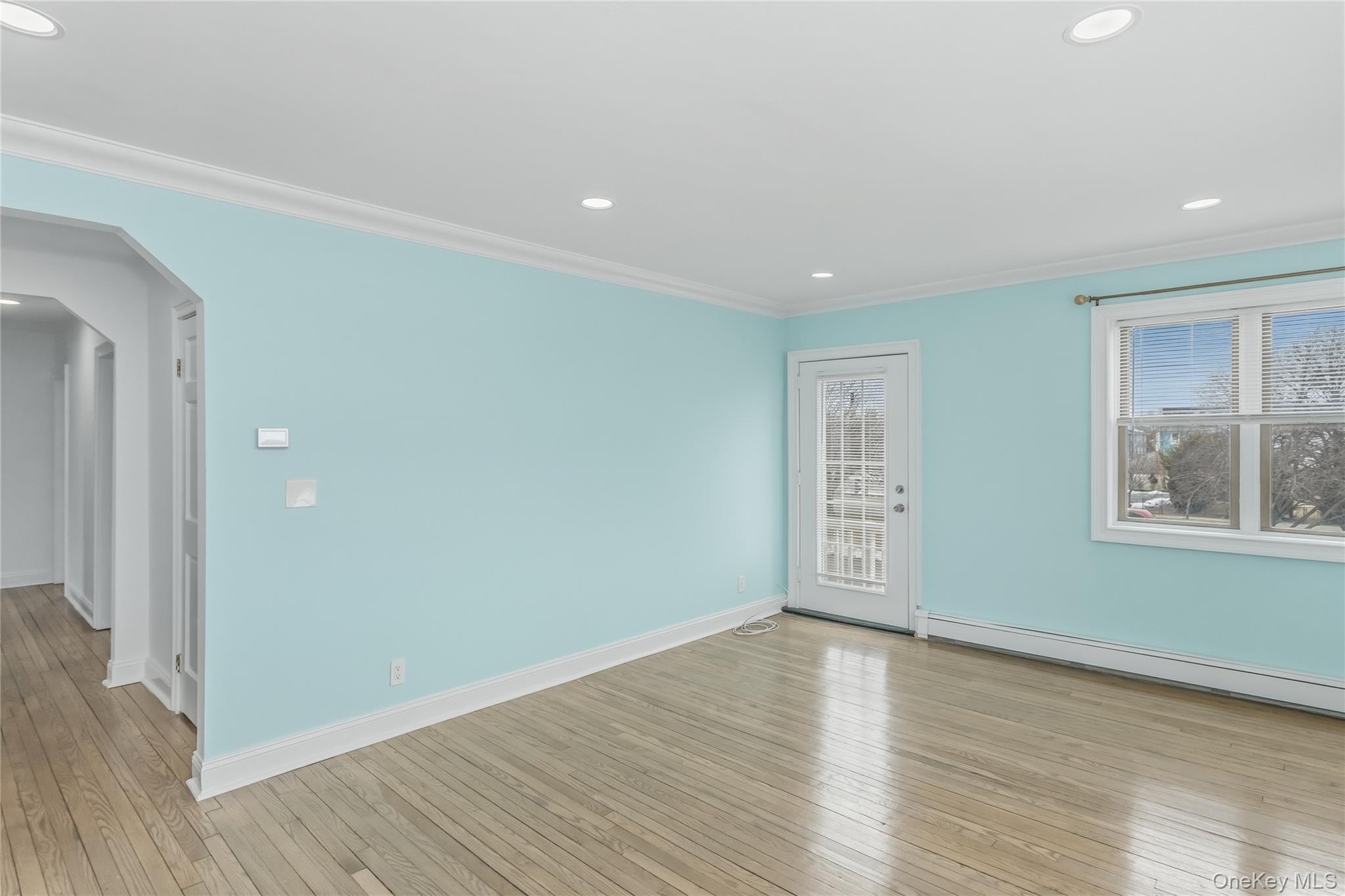 325 E Park Avenue Property Photo 9