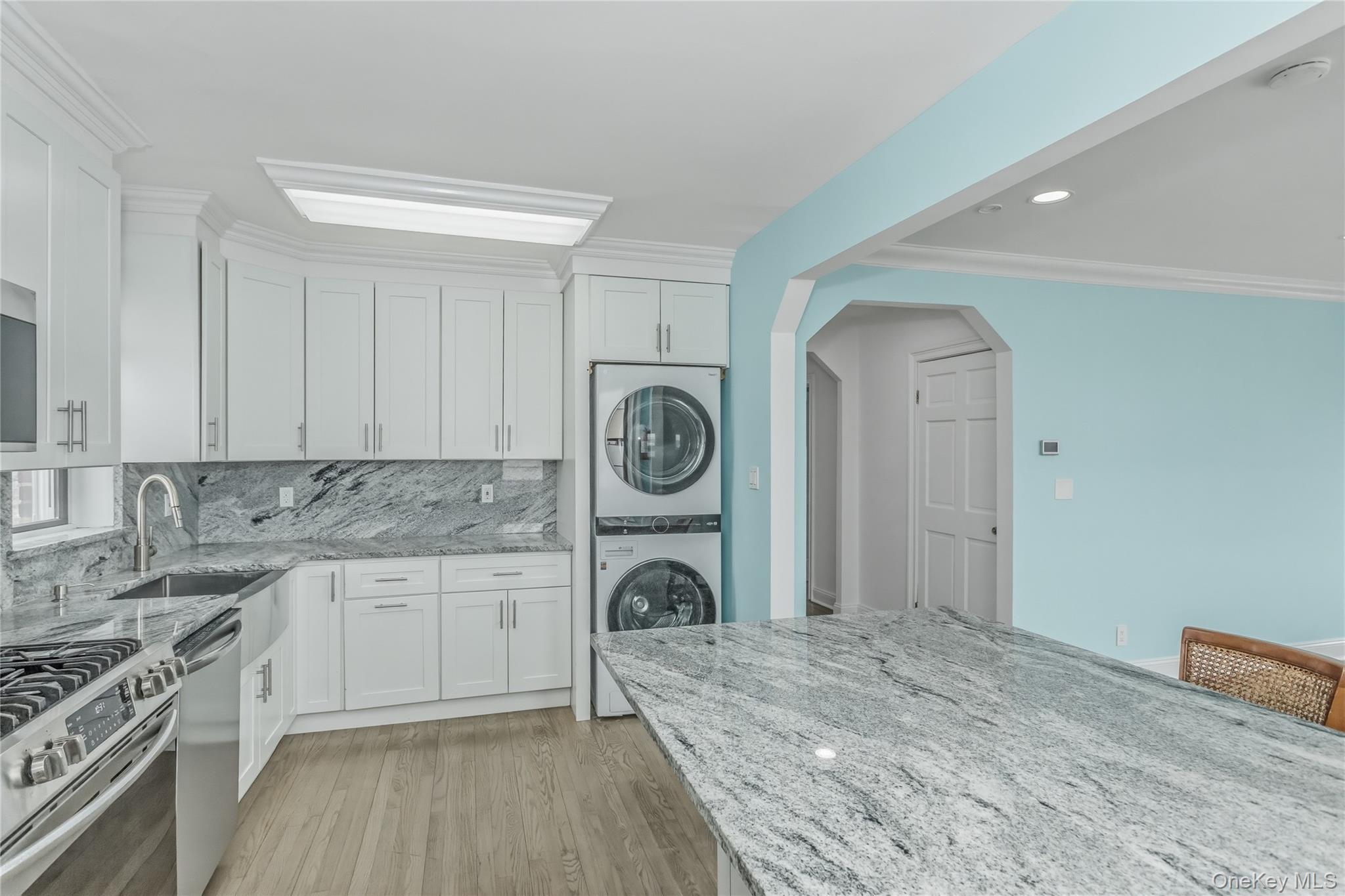 325 E Park Avenue Property Photo 10