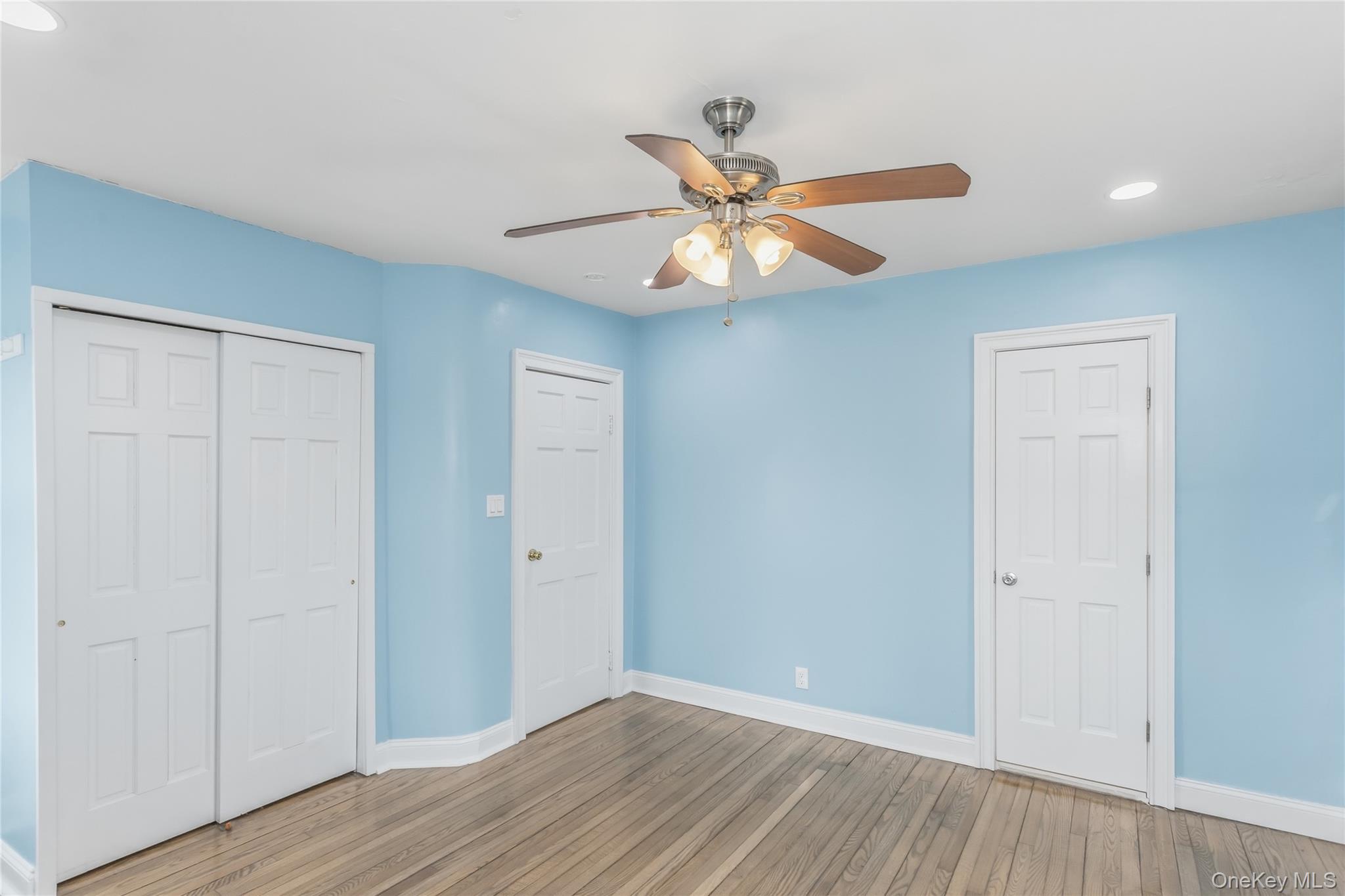 325 E Park Avenue Property Photo 17