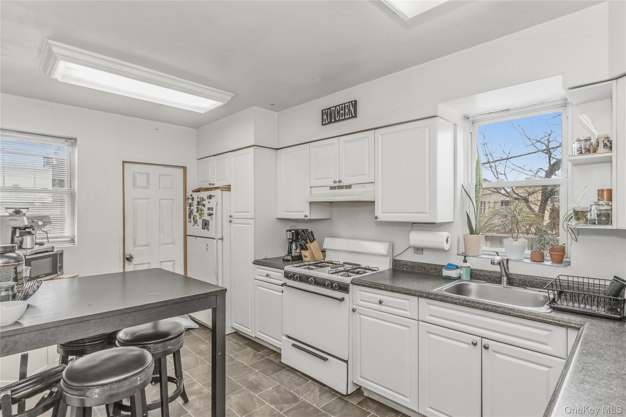 325 E Park Avenue Property Photo 26