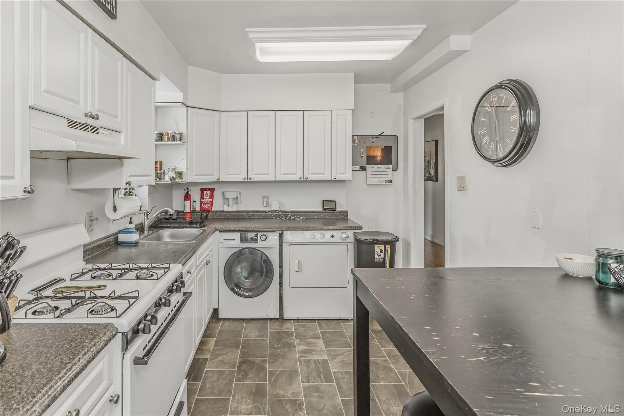 325 E Park Avenue Property Photo 27