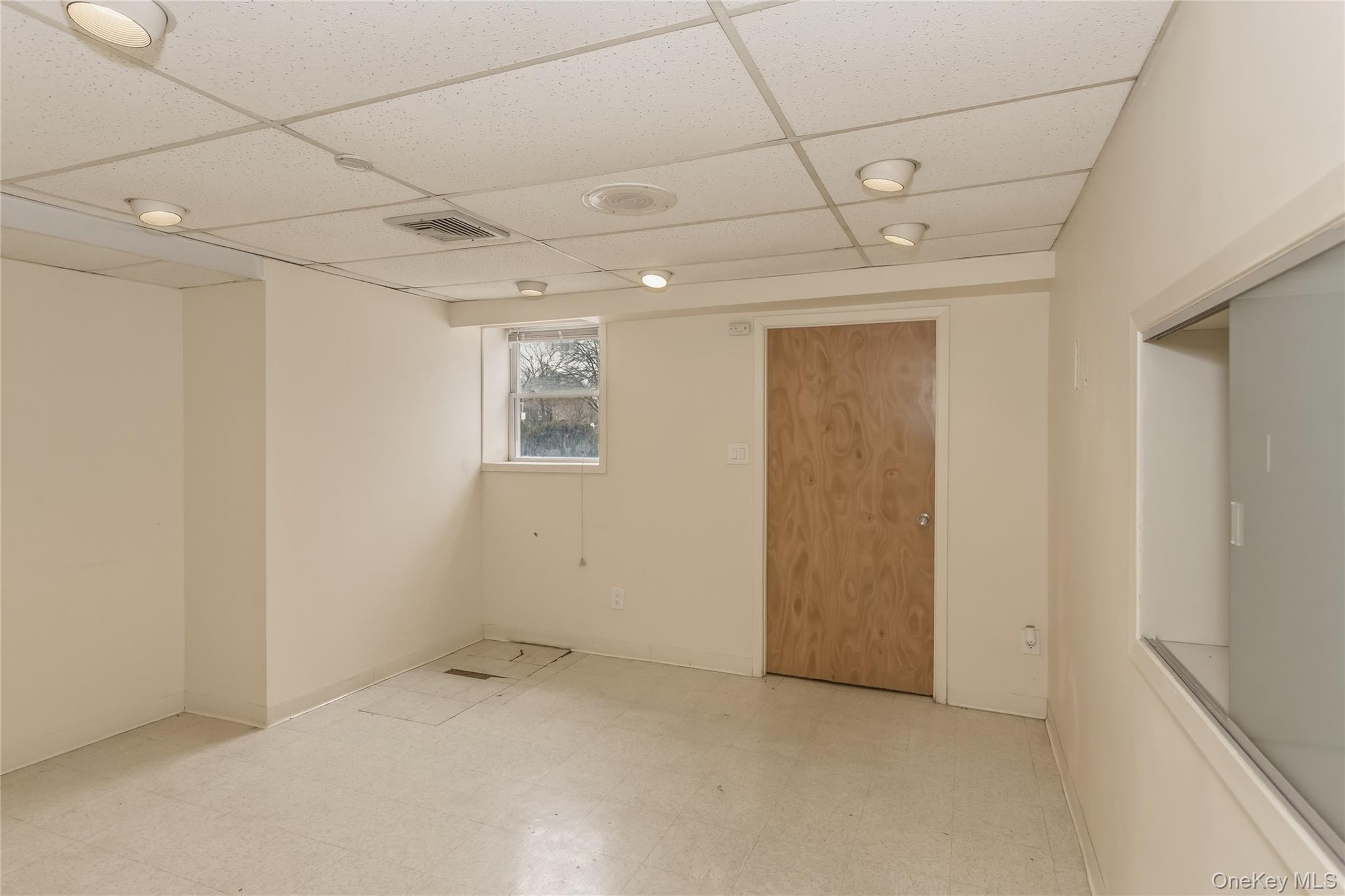 325 E Park Avenue Property Photo 33