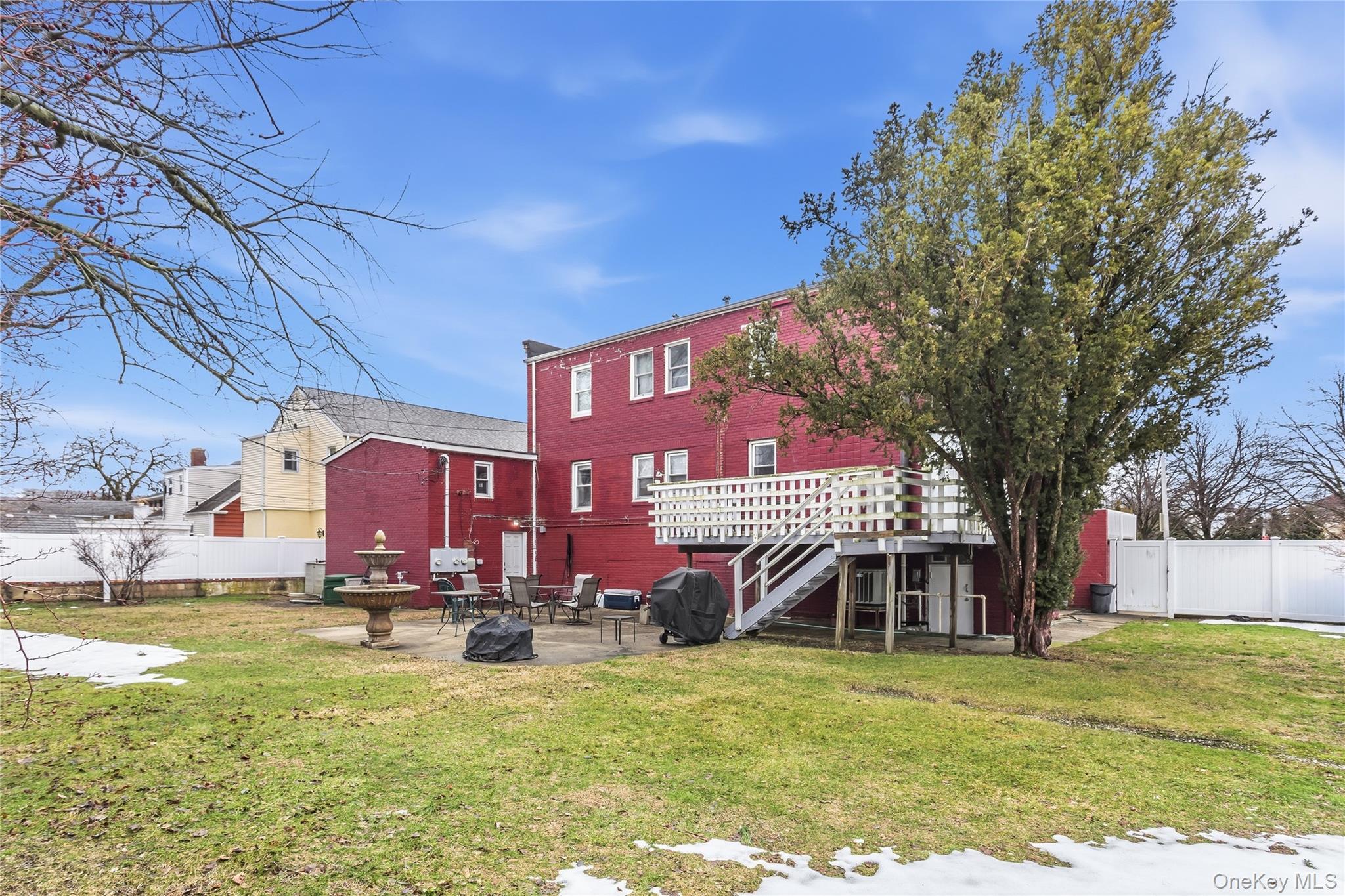 325 E Park Avenue Property Photo 42