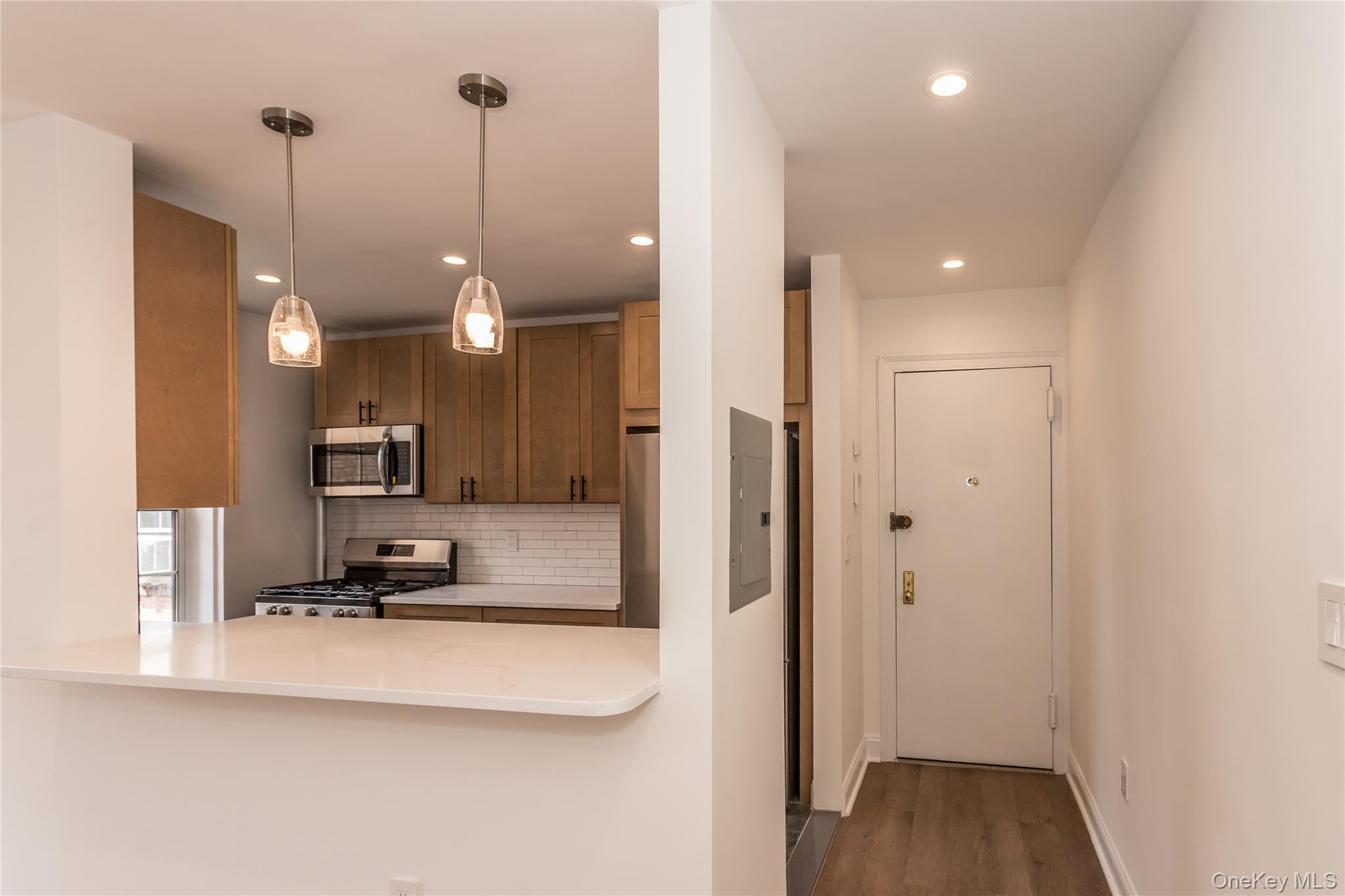 55-23 31 Avenue J4 Property Photo 2