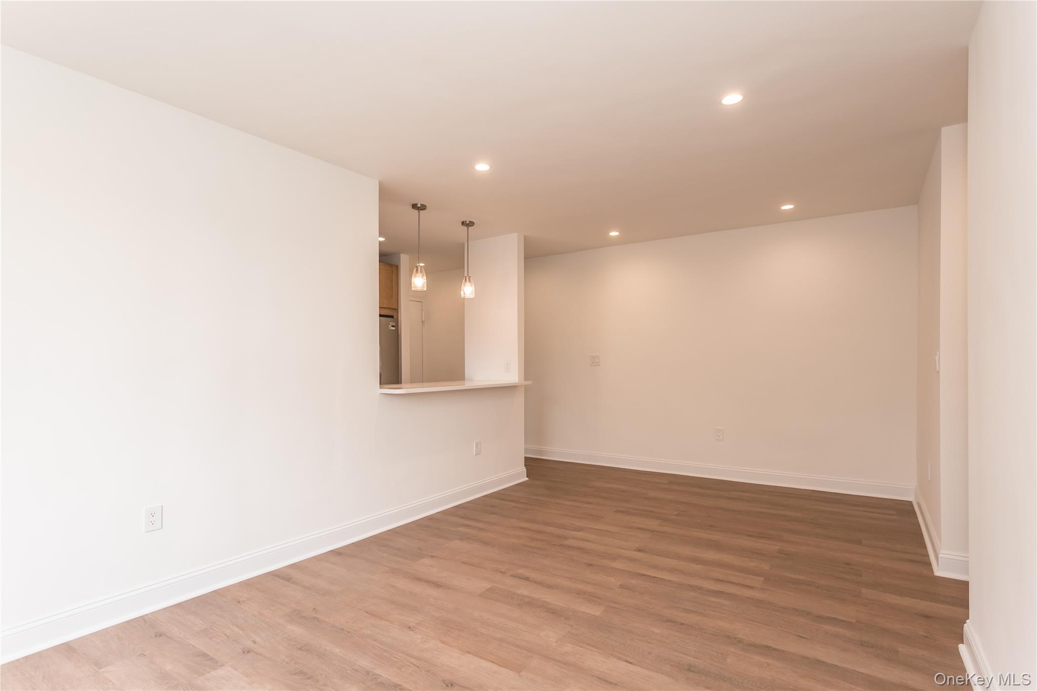 55-23 31 Avenue J4 Property Photo 6