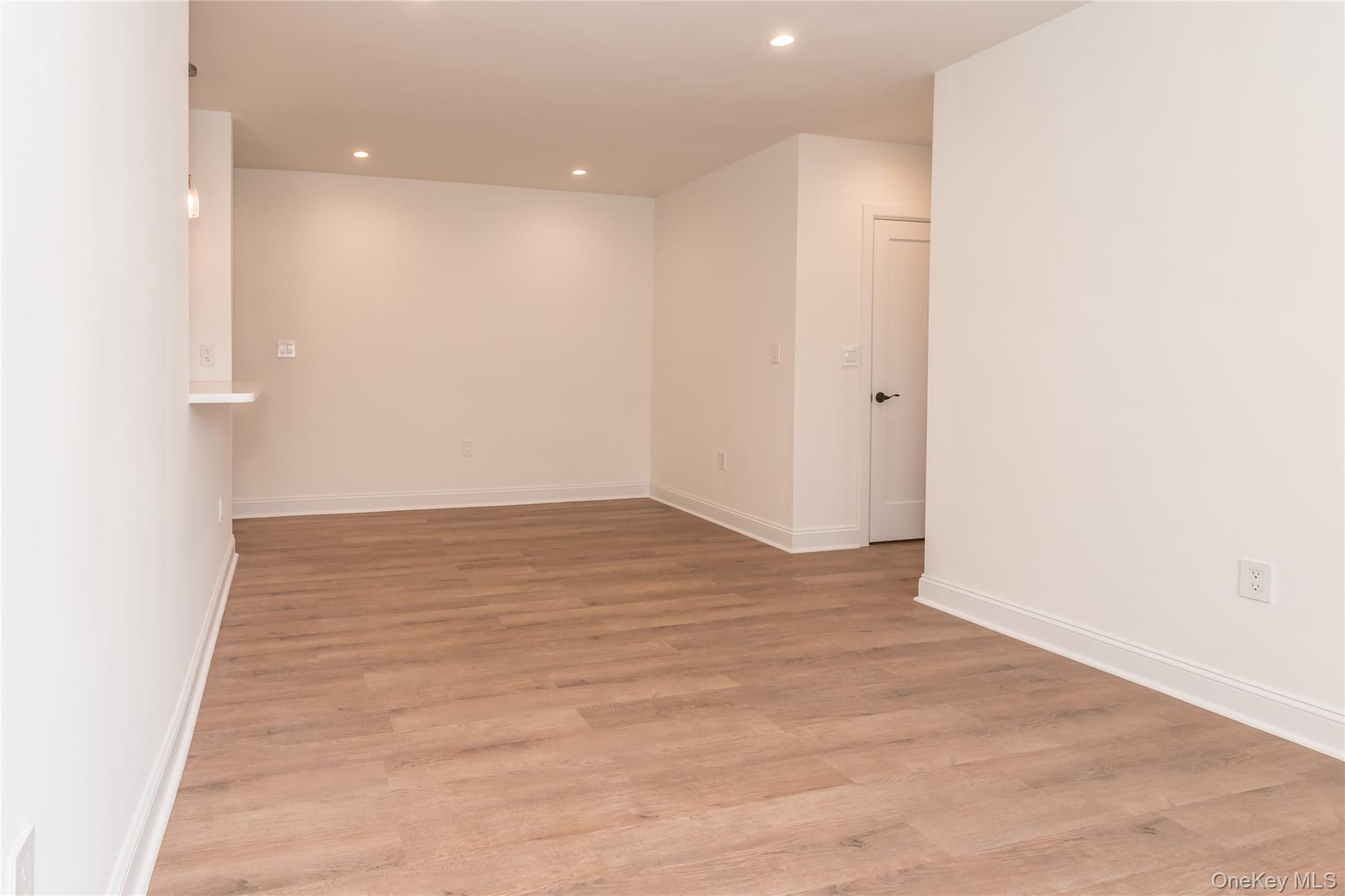 55-23 31 Avenue J4 Property Photo 8