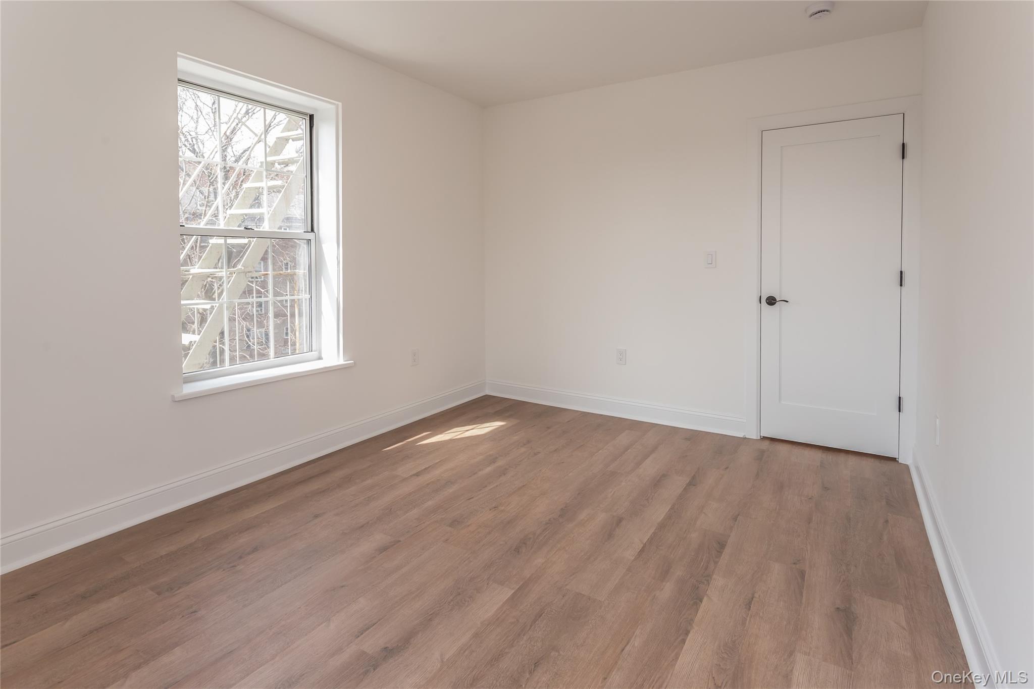 55-23 31 Avenue J4 Property Photo 17