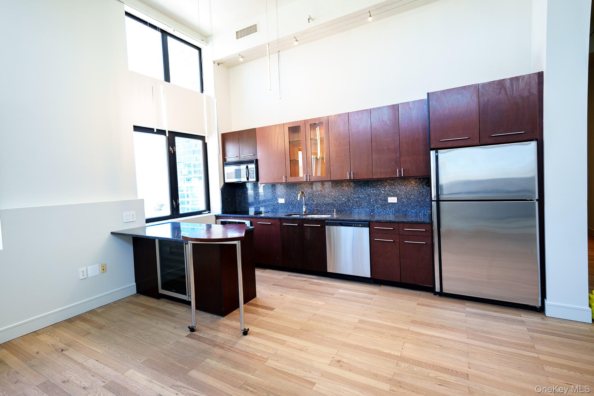 25 Leroy Place Ph1 Property Photo 5