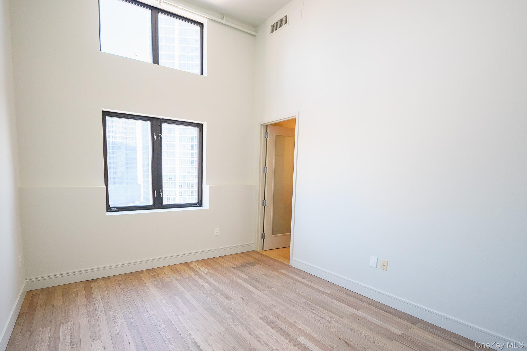 25 Leroy Place Ph1 Property Photo 10