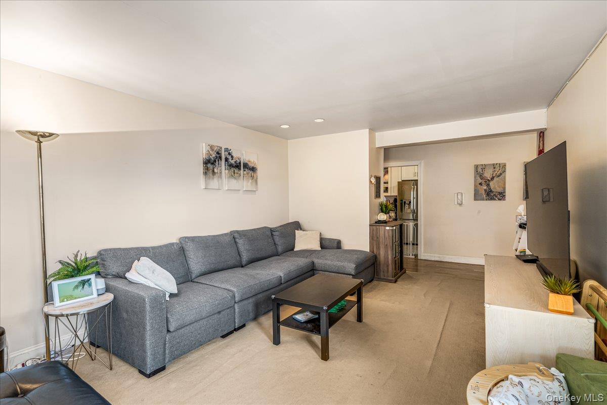 144-55 Melbourne Avenue 3e Property Photo 4