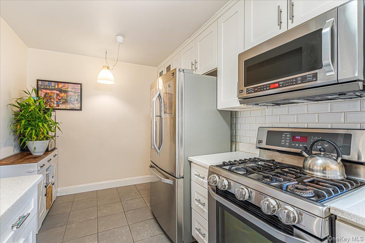 144-55 Melbourne Avenue 3e Property Photo 12