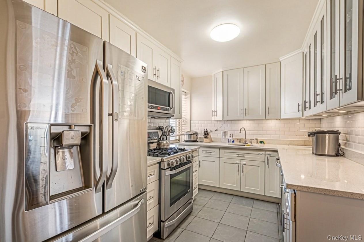 144-55 Melbourne Avenue 3e Property Photo 13