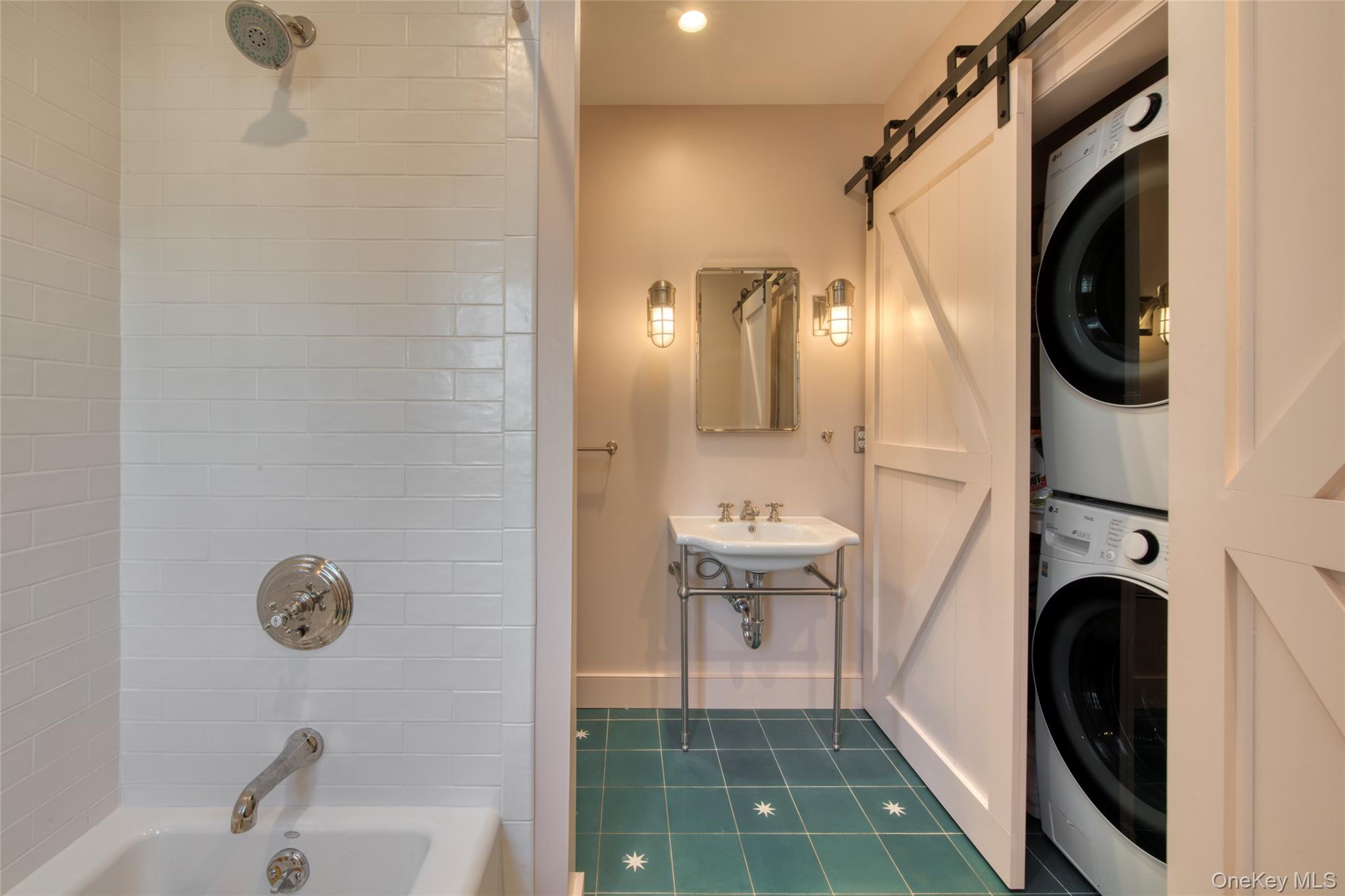 1125 Navy Street Property Photo 16