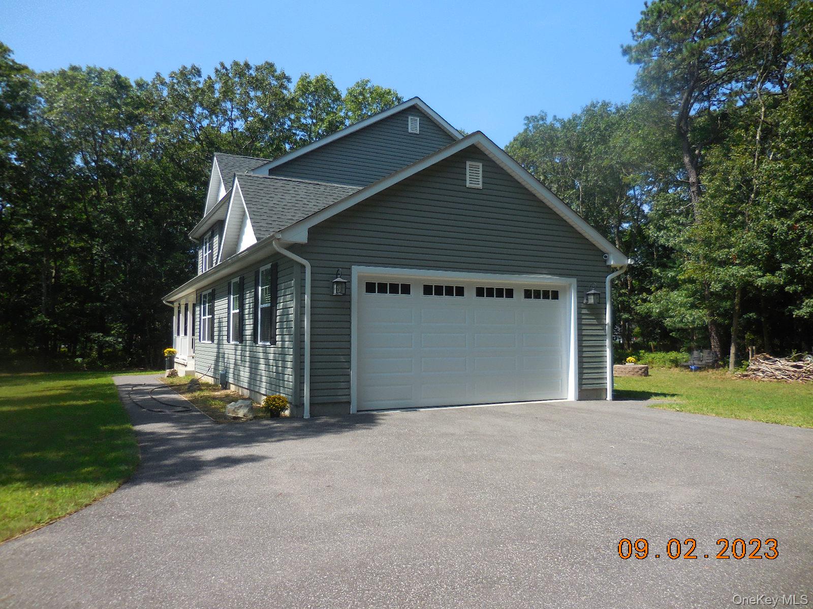230 Expressway Drive Property Photo 3