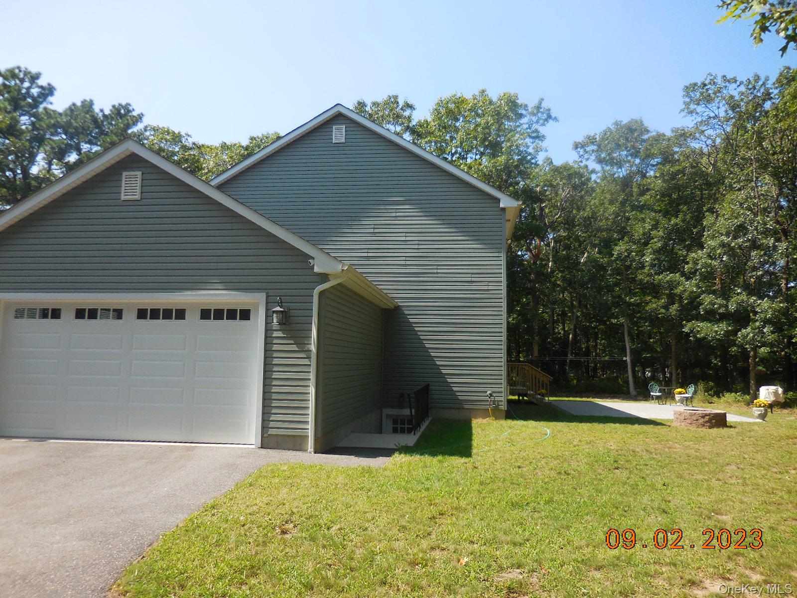 230 Expressway Drive Property Photo 5