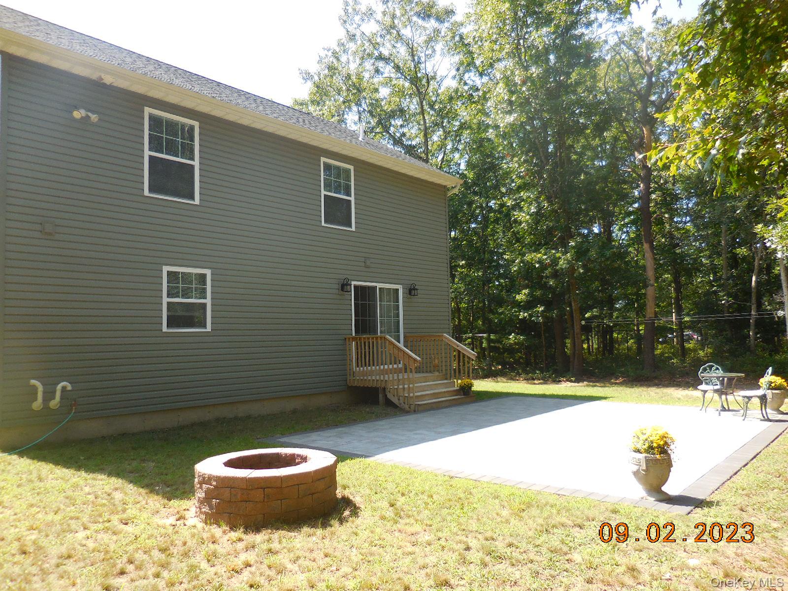 230 Expressway Drive Property Photo 7