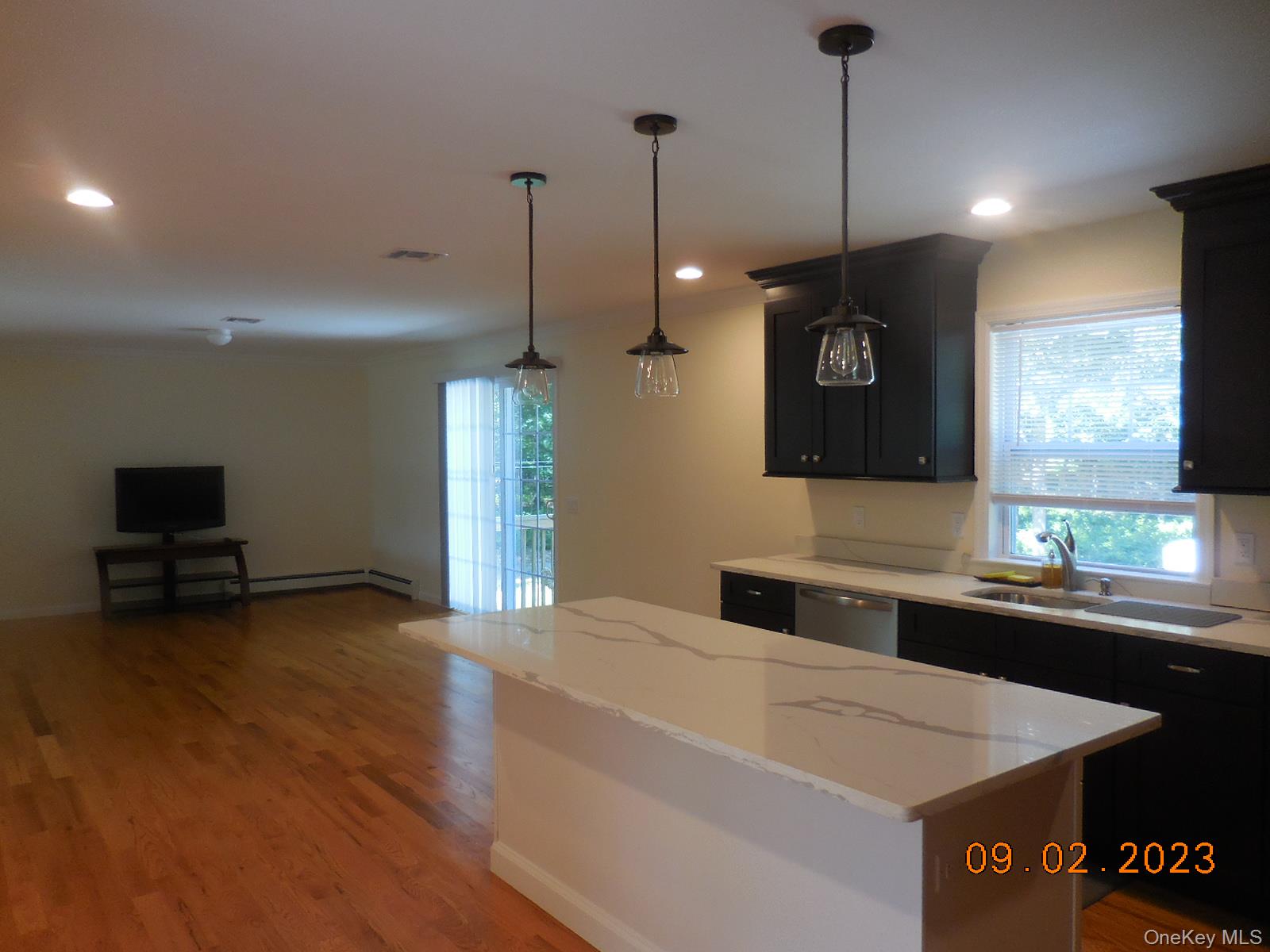 230 Expressway Drive Property Photo 9