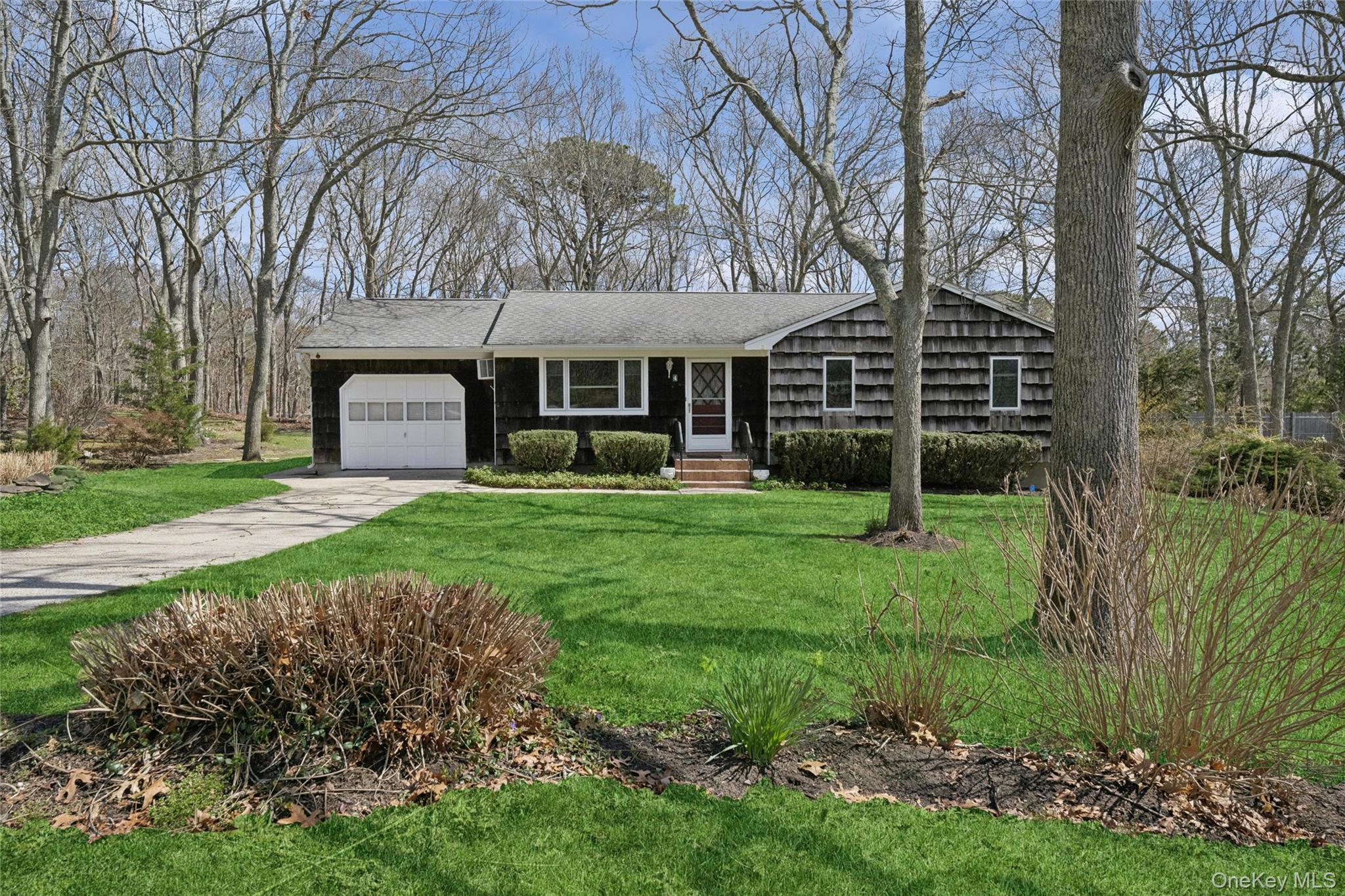 4 Columbine Avenue Property Photo 1