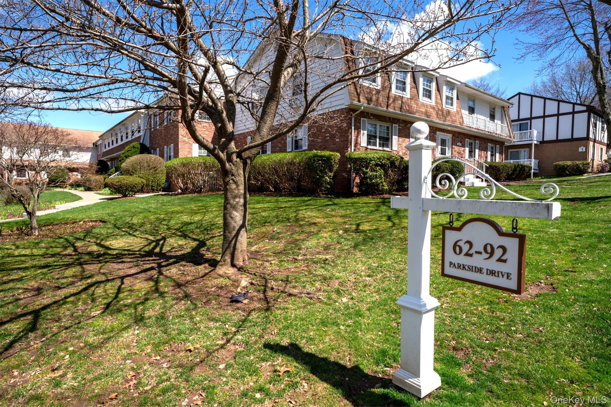 68 Parkside Drive 68 Property Photo 1