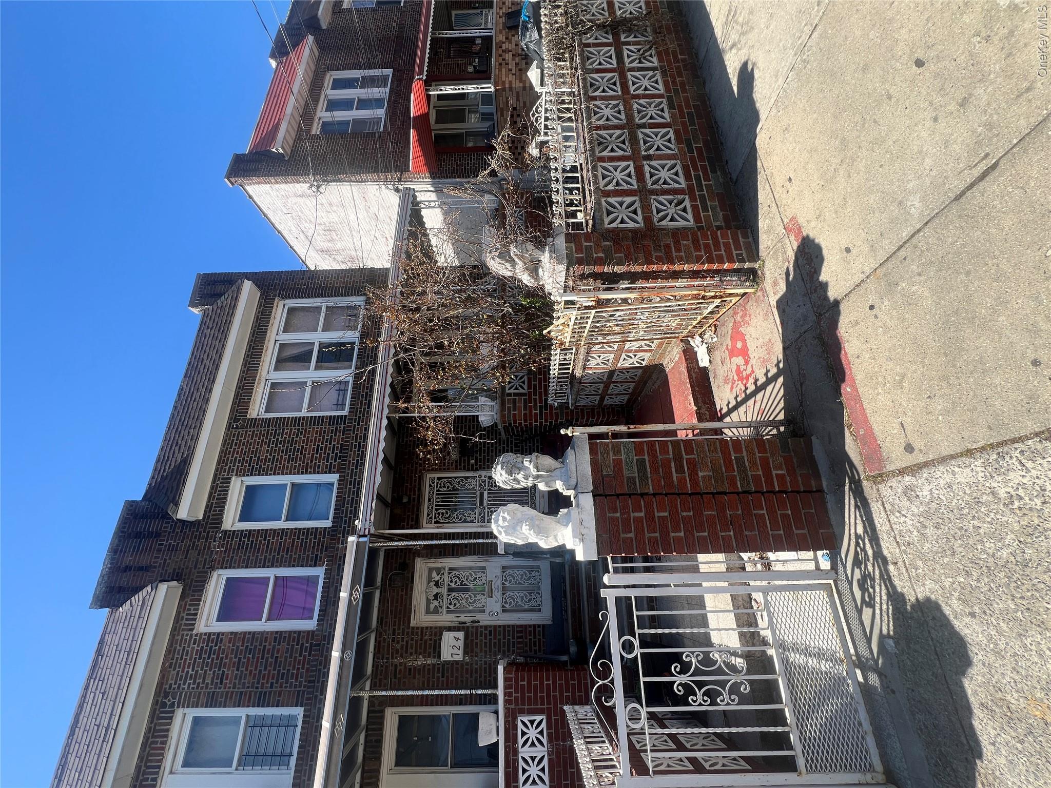 720 E 53rd Street Property Photo 2