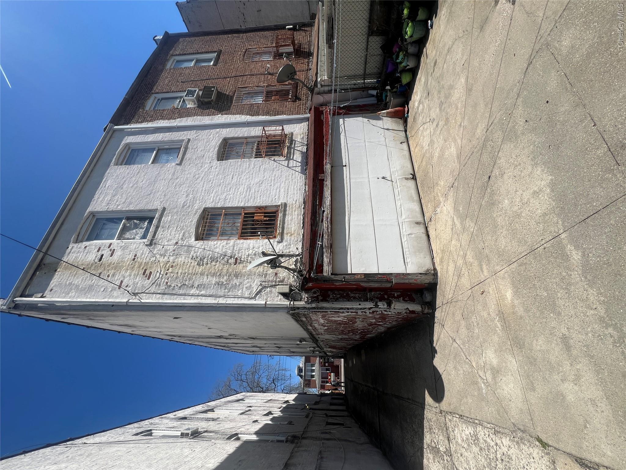 720 E 53rd Street Property Photo 4