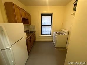 30 Macombs Place 24 Property Photo 4