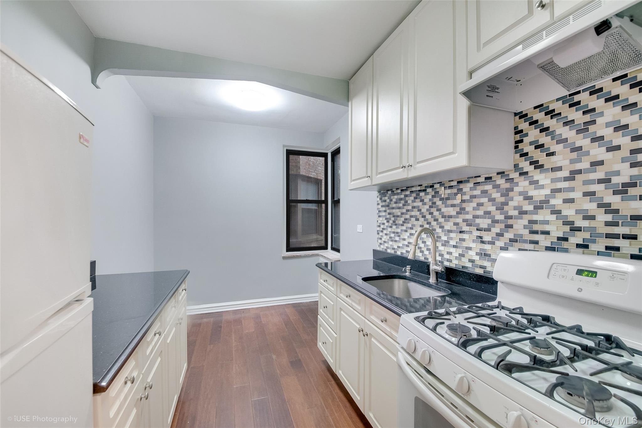 41-09 41st Street 1a Property Photo 5