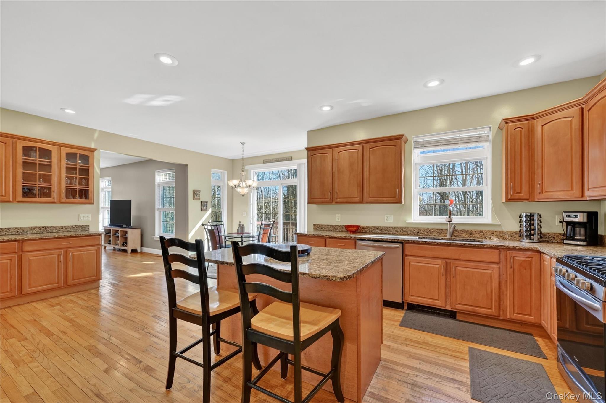 47 Willets Way Property Photo 5