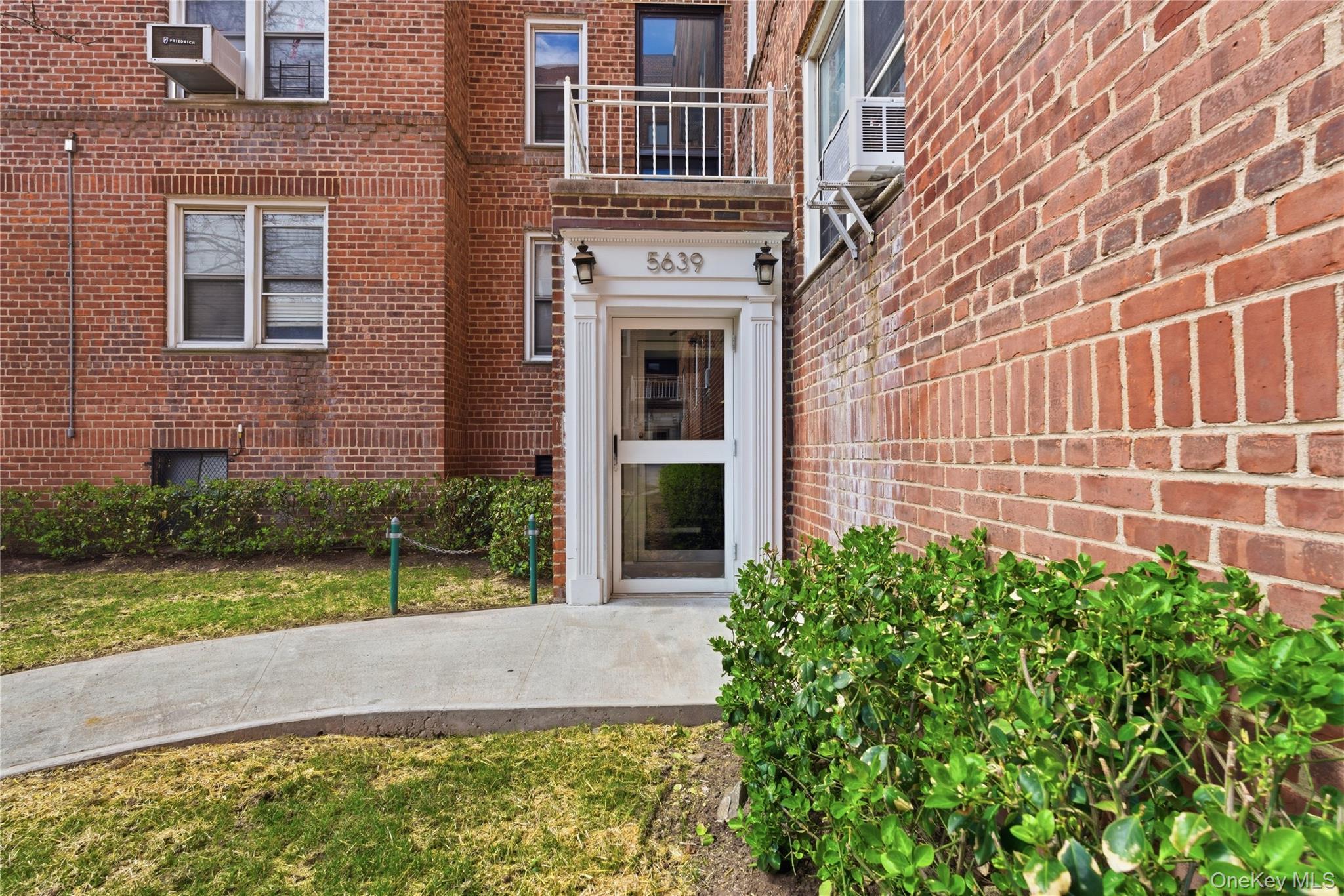 5639 Netherland Avenue 5c Property Photo 2