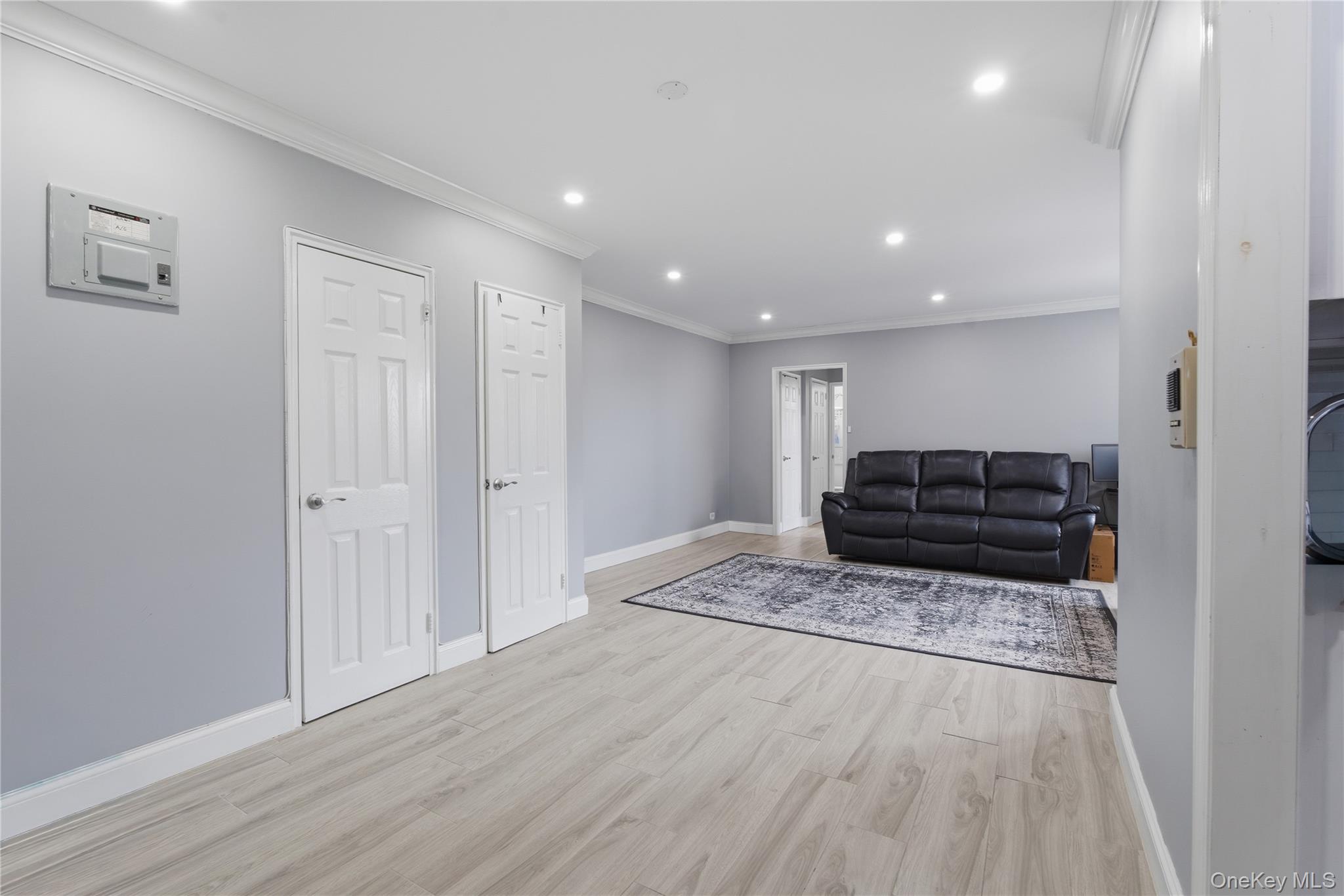 5639 Netherland Avenue 5c Property Photo 3