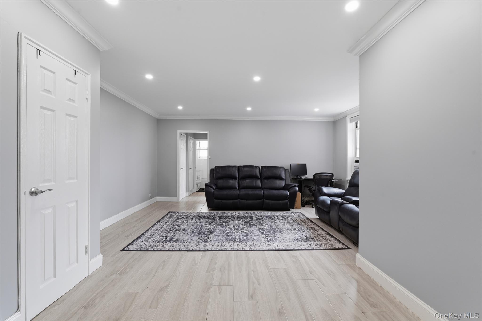 5639 Netherland Avenue 5c Property Photo 4
