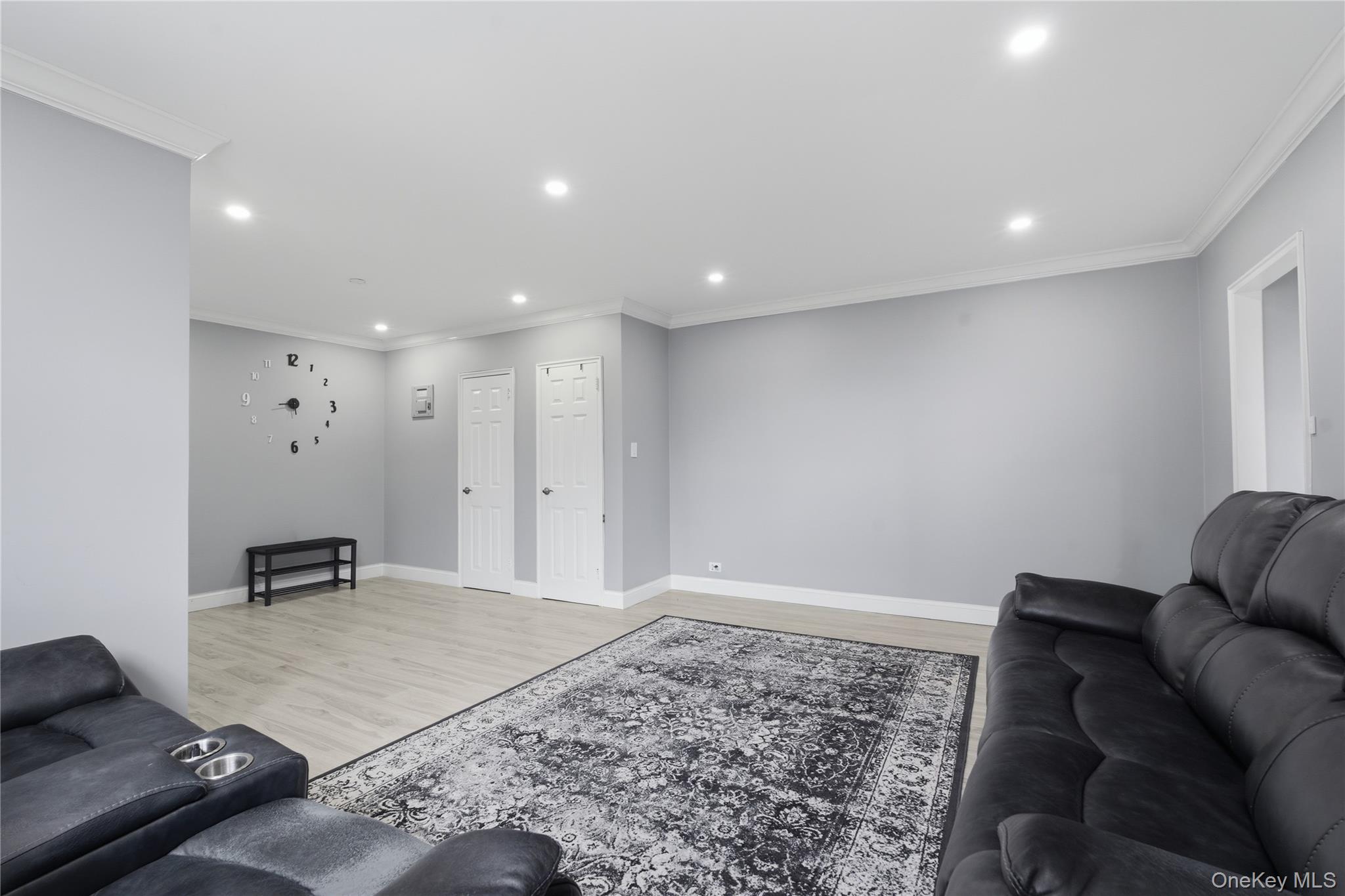 5639 Netherland Avenue 5c Property Photo 8