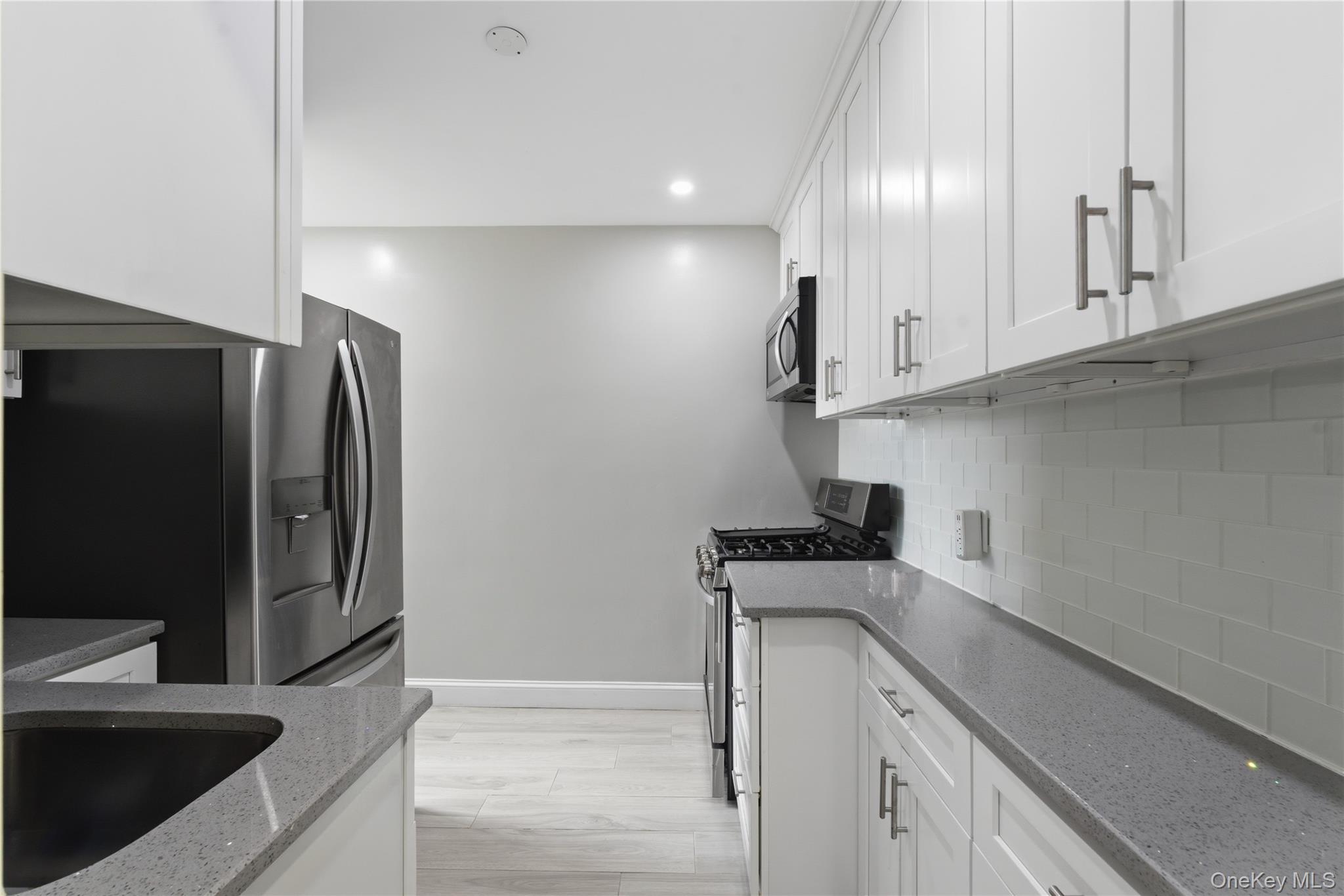 5639 Netherland Avenue 5c Property Photo 11