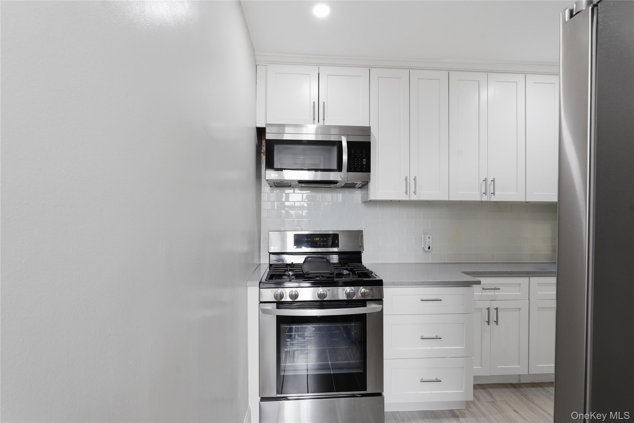 5639 Netherland Avenue 5c Property Photo 12